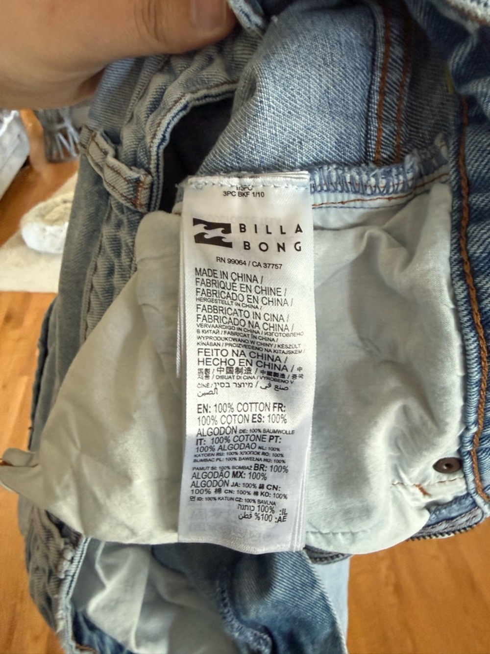 Billabong Light Wash Blue Denim Jeans with Label - Picture 4 of 6